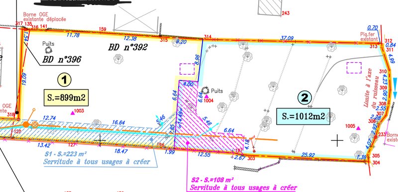 Plan de division d'un terrain établi par un géomètre-expert : deux lots de 899 m² et 1 012 m², et deux servitudes de passage à créer